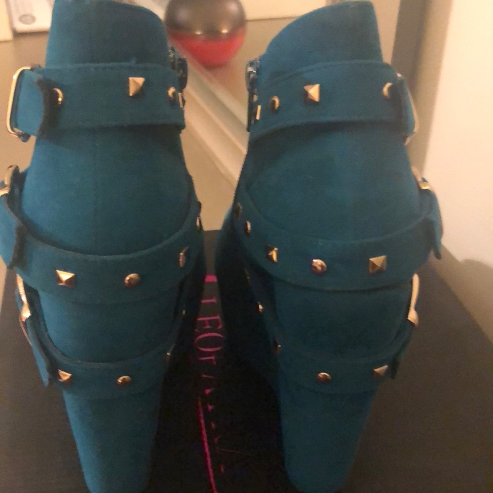 Gorgeous Booties - Picture 3 of 7